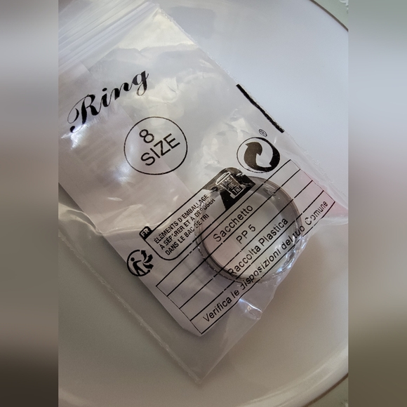 Titanium Ring/band with rhinestones.  Unisex. Size 8 NWT* - Picture 9 of 9